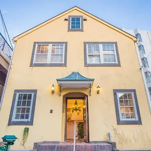 Hostal Iza Enoshima And Bar